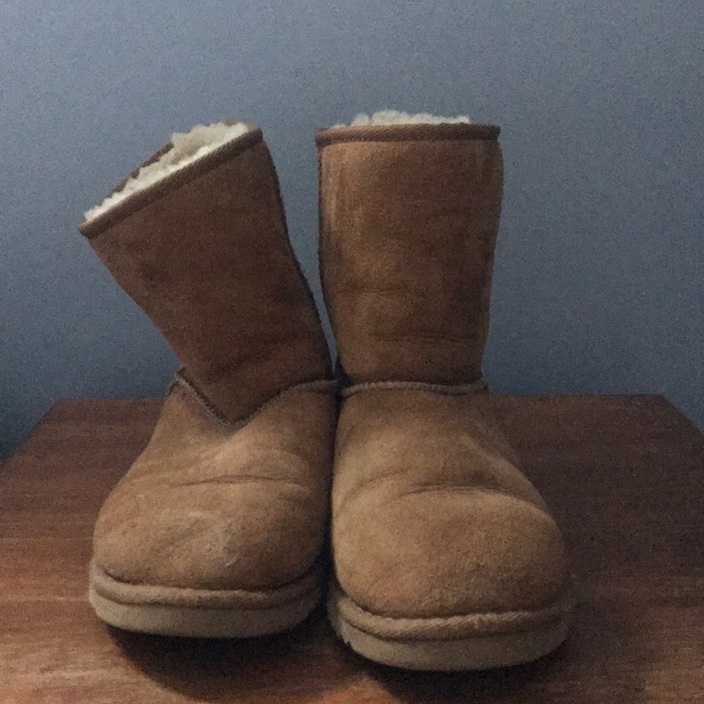 Classic mid height Uggs